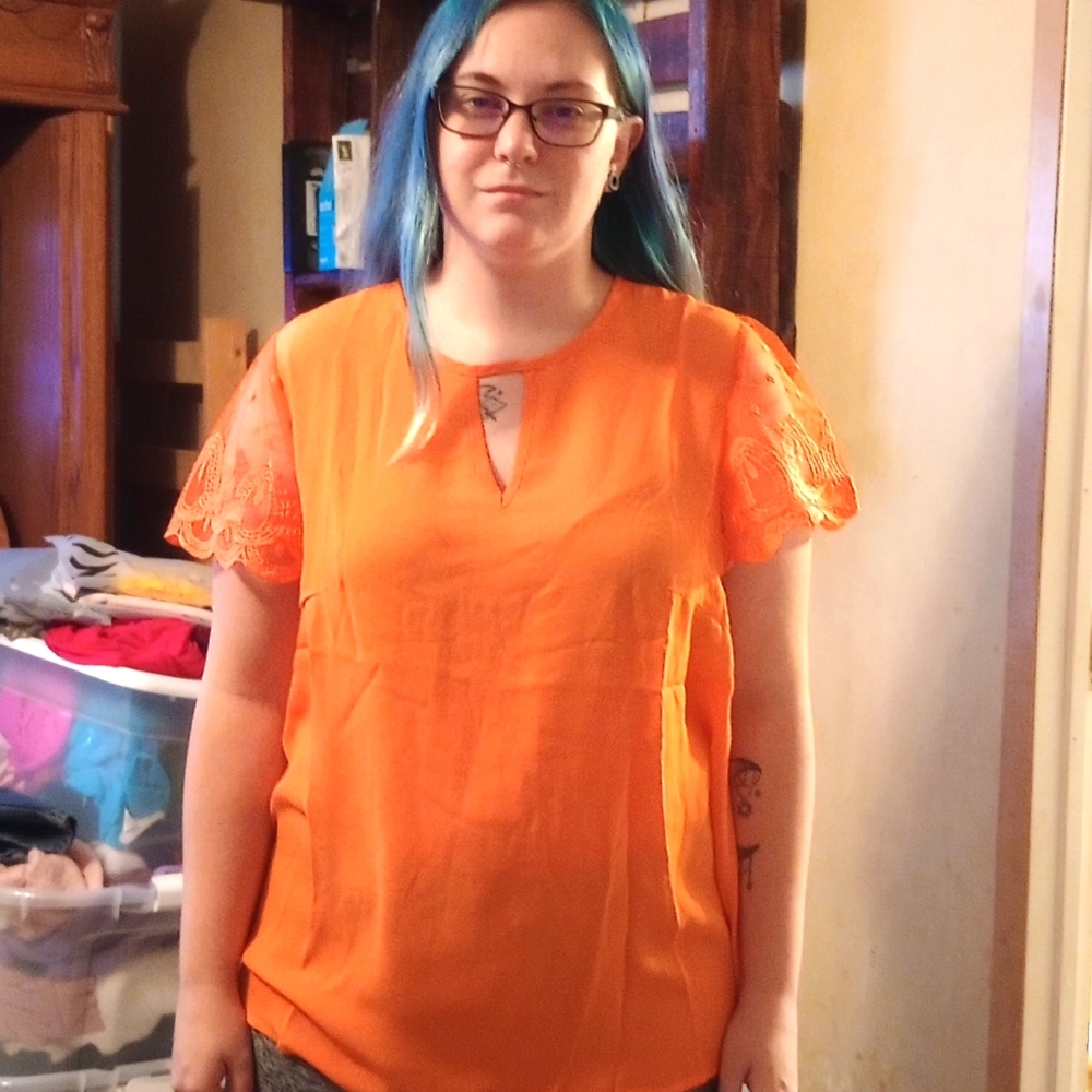 SheIn curve 2x LG pumpkin colored short etched sleeve
